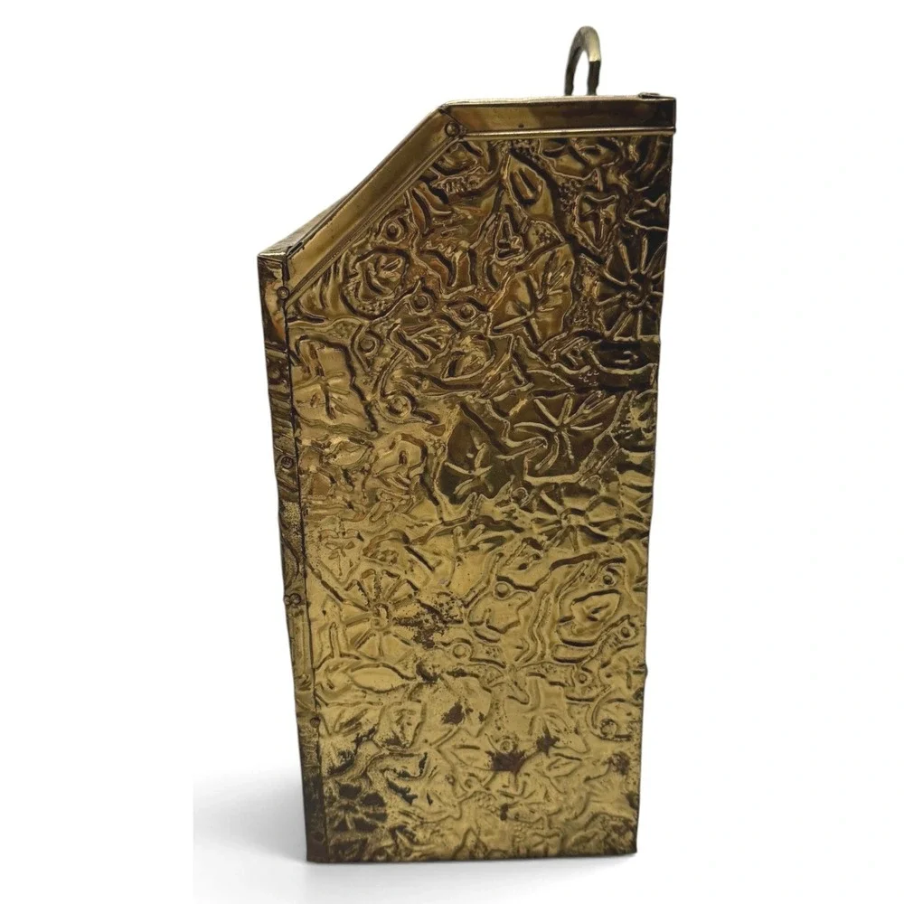 Vintage English Traditional Brass Repousse Hammered Magazine Holder Rack England